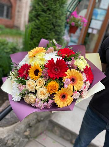 Букет цветов из: Герберы, Ромашки, Хризантемы, Розы и Подсолнухи в Ясногорске Тульской области